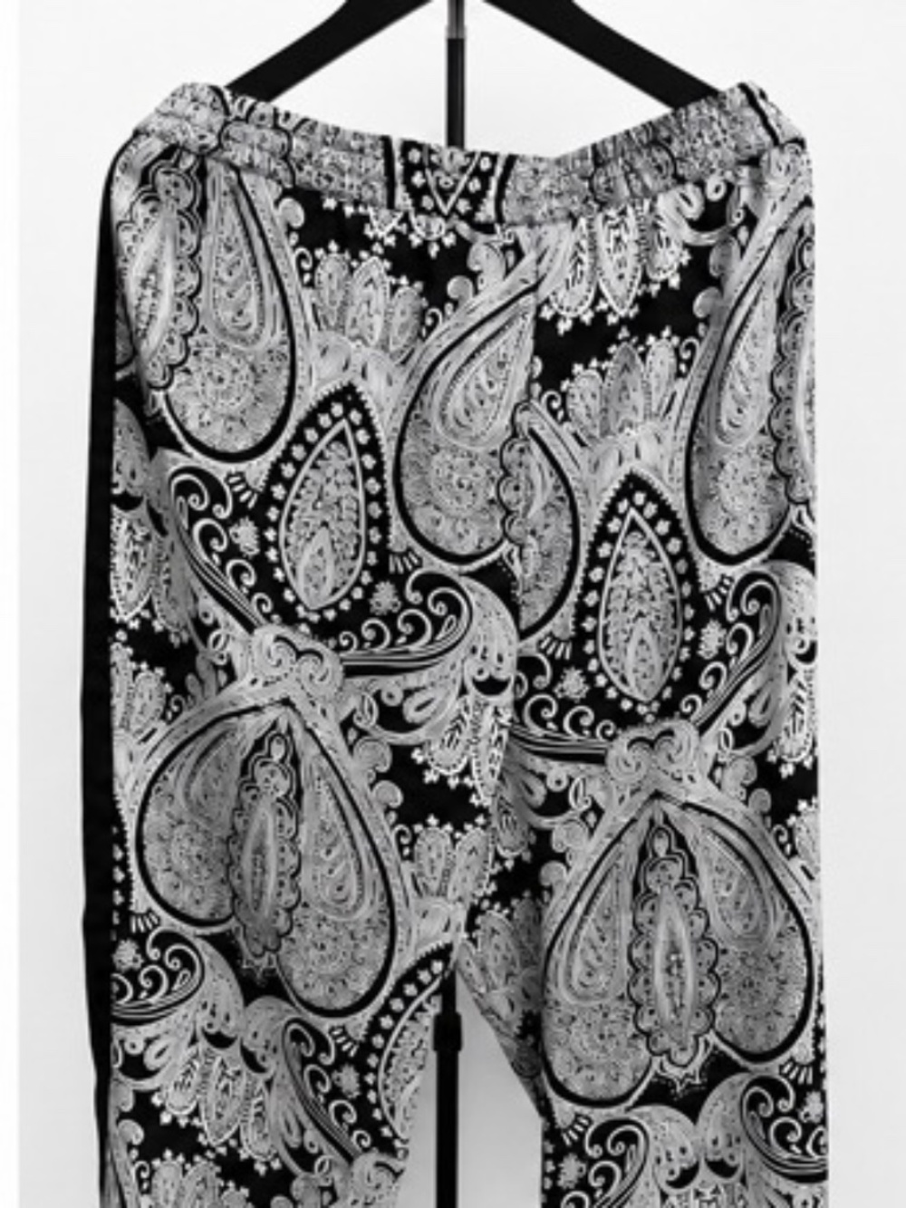 Chico's Black & White Paisley Pull-On Pants | Size 2.5R (US 14R) - Picture 2 of 6
